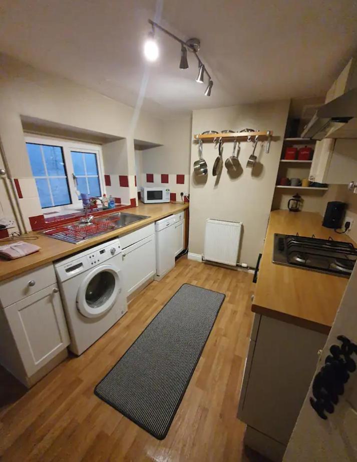 Beautiful Townhouse Next To Royal Victoria Park And Botanical Gardens Within Easy Walking Distance To Bath City Centre Eksteriør billede