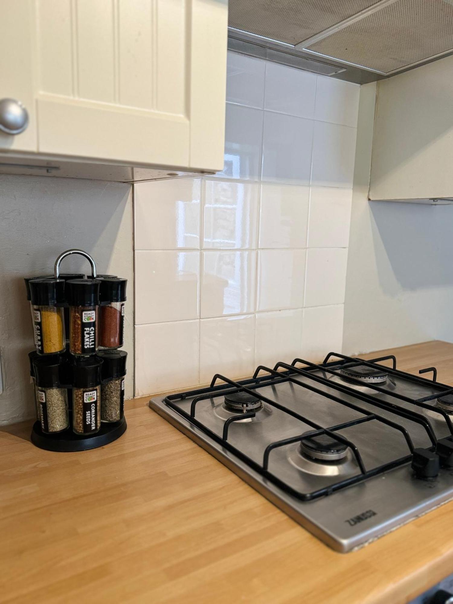 Beautiful Townhouse Next To Royal Victoria Park And Botanical Gardens Within Easy Walking Distance To Bath City Centre Eksteriør billede