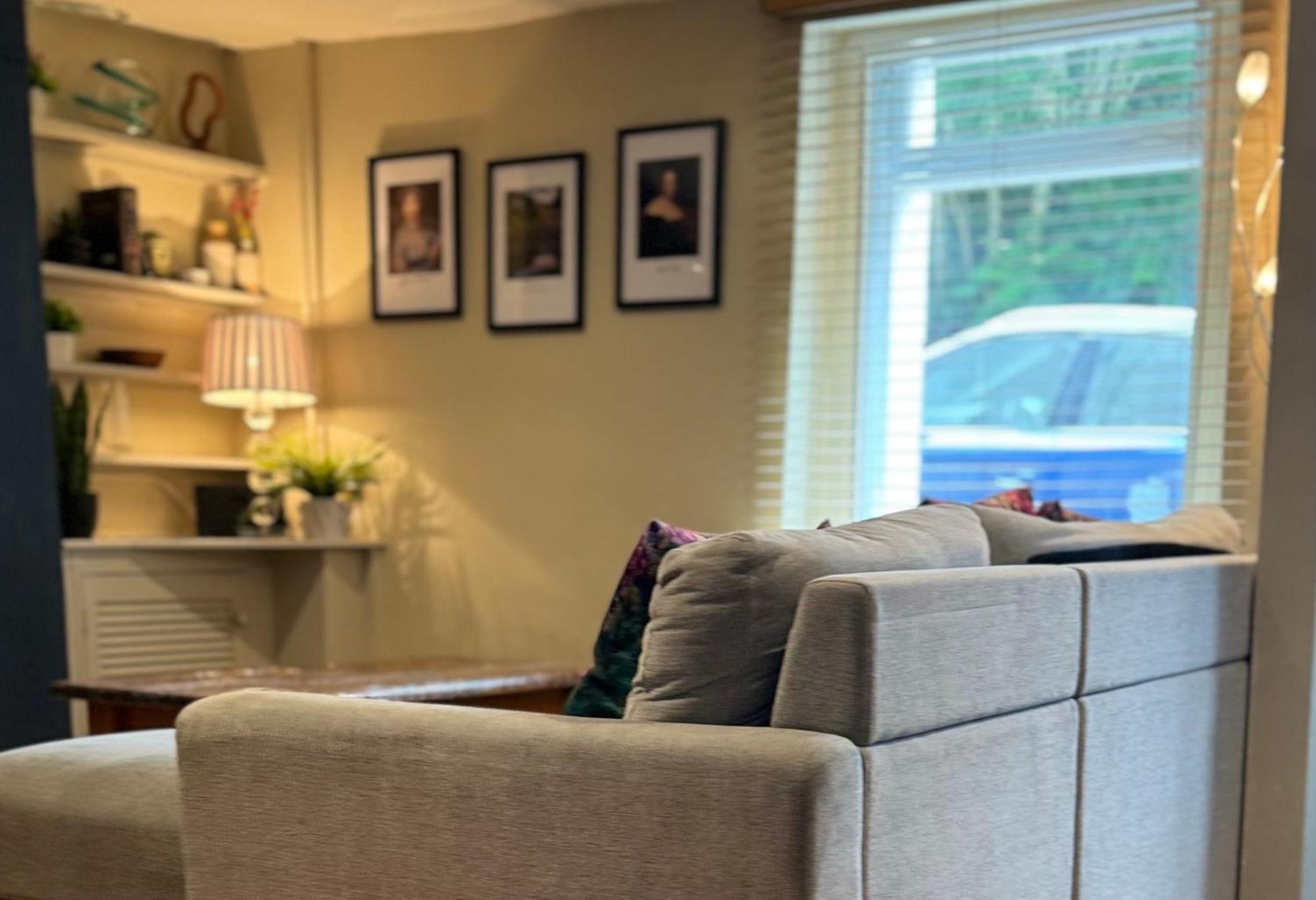 Beautiful Townhouse Next To Royal Victoria Park And Botanical Gardens Within Easy Walking Distance To Bath City Centre Eksteriør billede